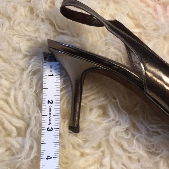 Donald Pliner - Picture 3 of 3